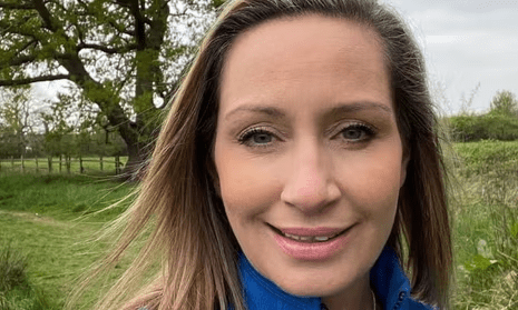 De echtgenoot van Nicola Bulley werd door amateurdetectives ten onrechte als verdachte van haar verdwijning aangemerkt. Haar lichaam werd later gevonden in een rivier in Lancashire nadat ze er per ongeluk in was gevallen en verdronken; Facebook