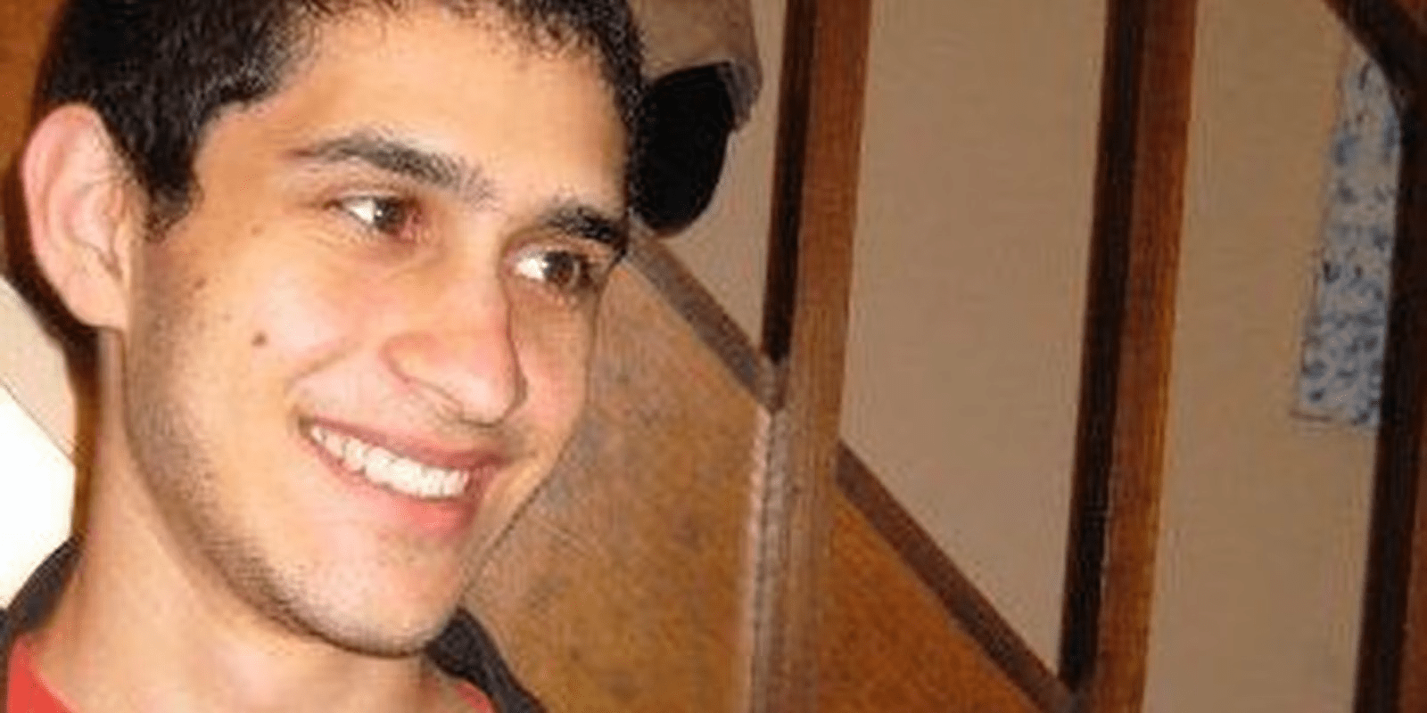 Brown University-student Sunil Tripathi werd op Reddit ten onrechte beschuldigd van betrokkenheid bij de bomaanslag op de Boston Marathon. Hij raakte een maand vóór de aanval vermist en zijn lichaam werd later gevonden; de autoriteiten stelden vast dat hij door zelfmoord was omgekomen; Facebook