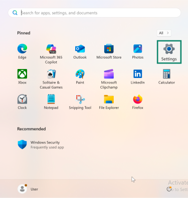 Windows Start menu highlighting the Settings icon.
